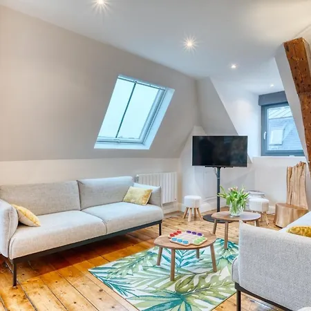 Magnifique Duplex Plein Centre Ville - 15 Pers - 200M2 - 600M Plage ! Apartment *