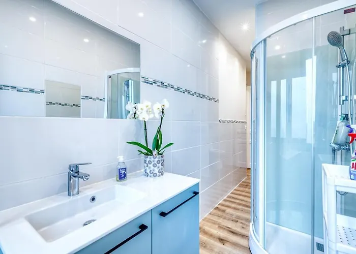 Apartment Magnifique Duplex Plein Centre Ville - 15 Pers - 200M2 - 600M Plage ! Dieppe