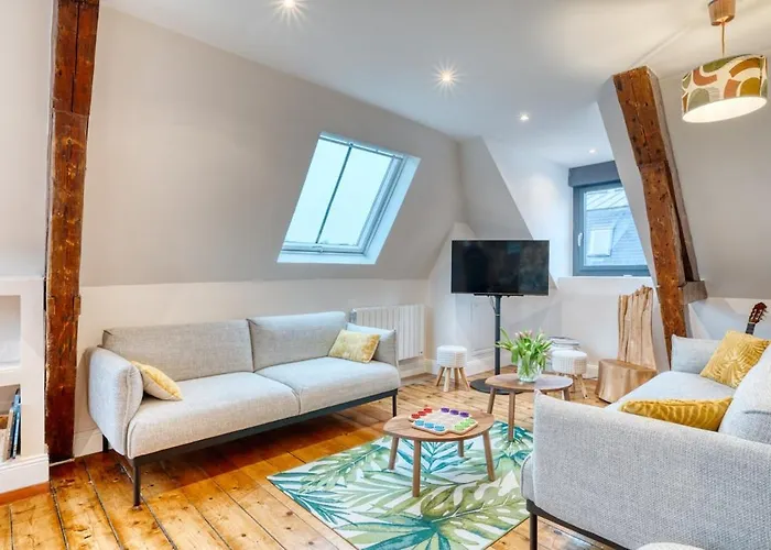 Magnifique Duplex Plein Centre Ville - 15 Pers - 200M2 - 600M Plage ! Apartment *