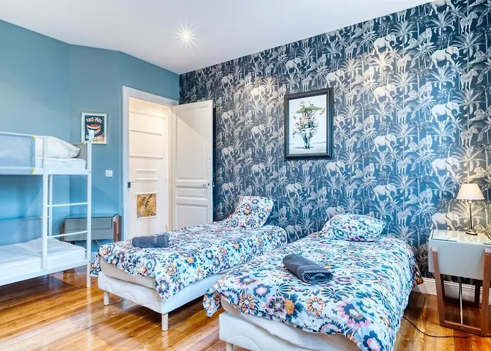 Magnifique Duplex Plein Centre Ville - 15 Pers - 200M2 - 600M Plage ! *