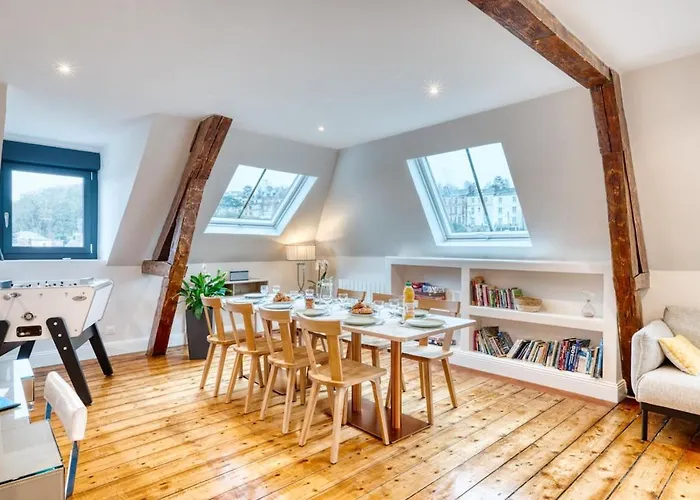 Magnifique Duplex Plein Centre Ville - 15 Pers - 200M2 - 600M Plage ! *